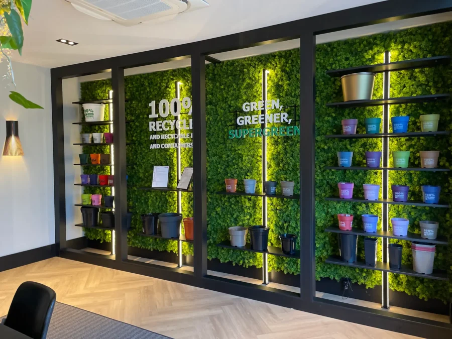 Kantoorinrichting met groen door Studio Damhuis