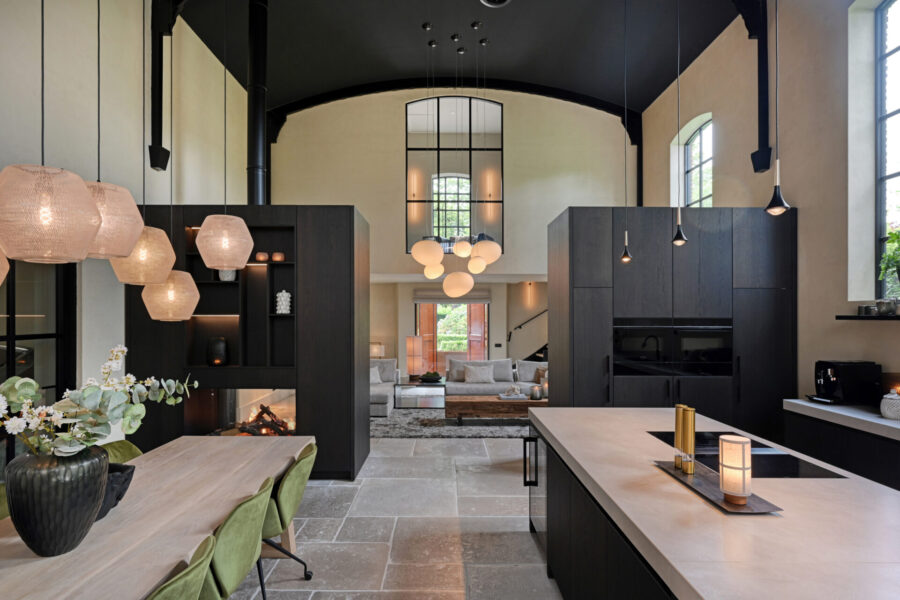 gerenoveerde kerk interieurontwerp door studio damhuis